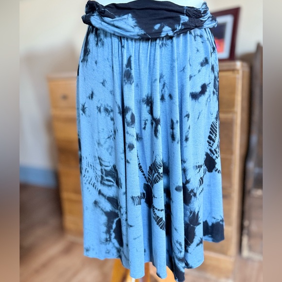 Raya Sun Black and Blue Tie-Dye Mini Skirt - Picture 2 of 6